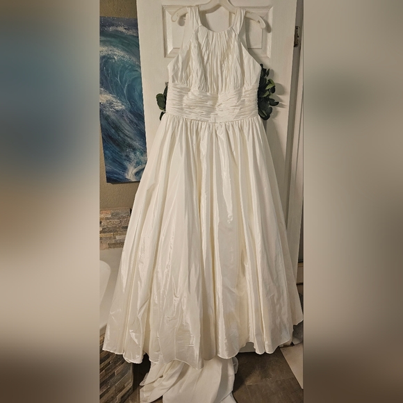 Ivory wedding dress - Picture 2 of 3
